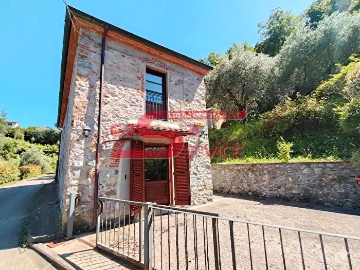 Casa quadrilocale in vendita in Montecatini Terme