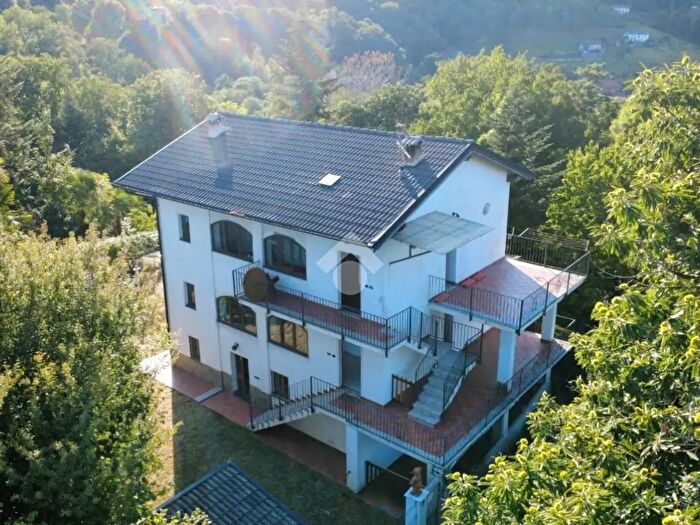 Casa con 11 locali in vendita in Regione Mucchiando, Val di Chy