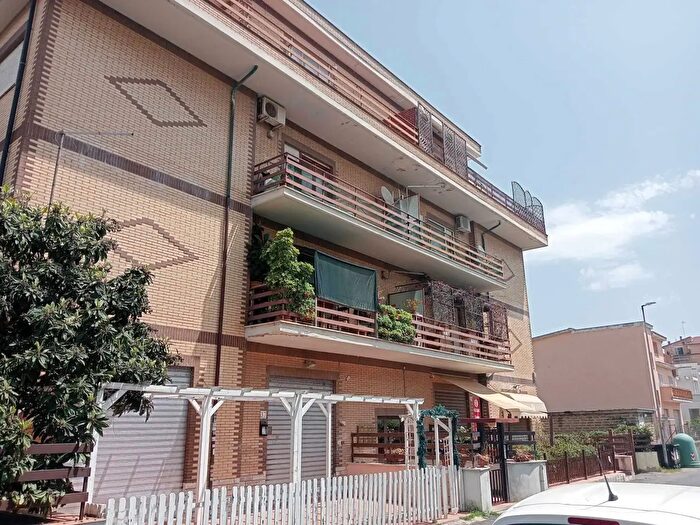 Appartamento trilocale in vendita in Via Giuseppe Belardinelli, Roma