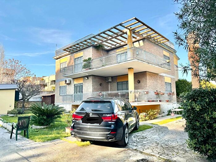Casa con 7 locali in vendita in Viale Coriolano Anzio, Anzio