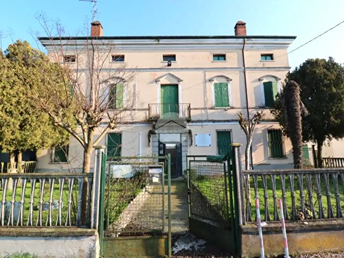 Casa con 15 locali in vendita in Via Colonna, Castelbelforte