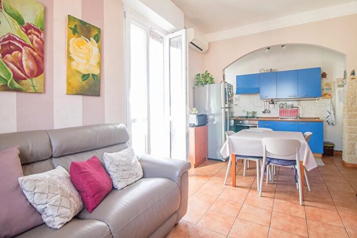 Appartamento trilocale in vendita in Via Cesare Battisti, Garbagnate Milanese