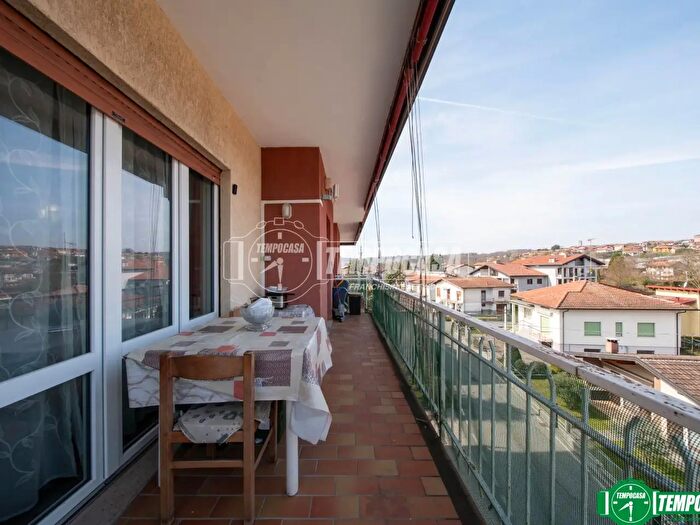 Appartamento trilocale in vendita in Oleggio Castello