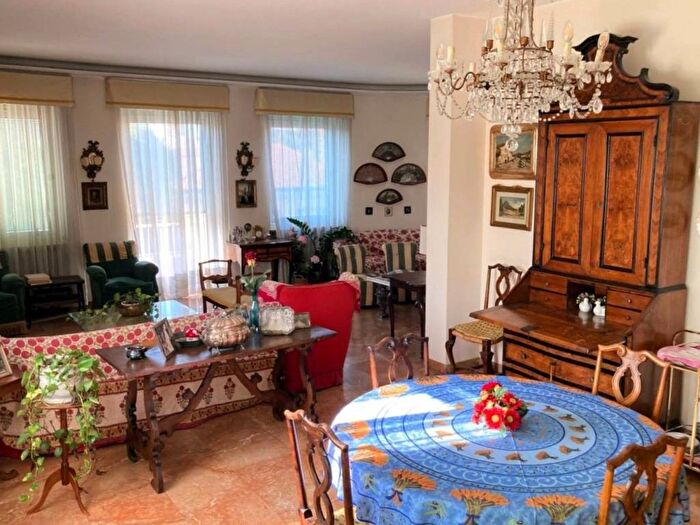 Appartamento con 5 locali in affitto in Via Benedetto Cairoli, Centro, Vigevano