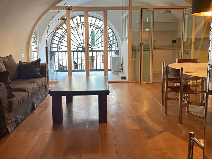 Appartamento con 5 locali in affitto in Via della Spada, Santa Maria Novella, Firenze