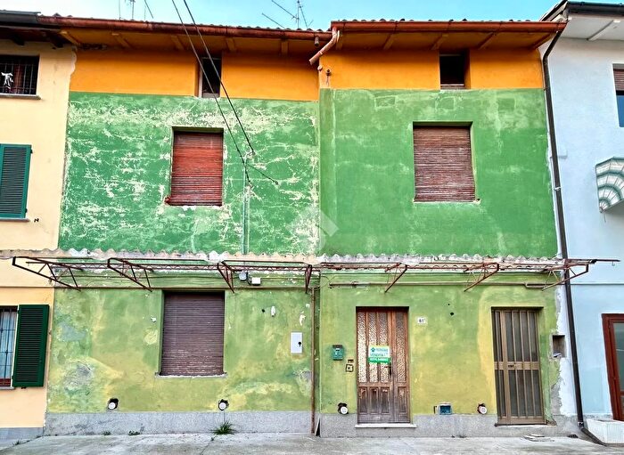 Casa quadrilocale in vendita in Via Camillo Benso di Cavour, Castiglione DAdda
