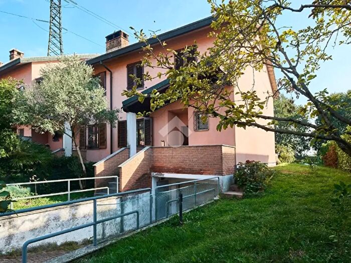 Casa con 5 locali in vendita in Via Medaglie d'Argento, Zelo Buon Persico