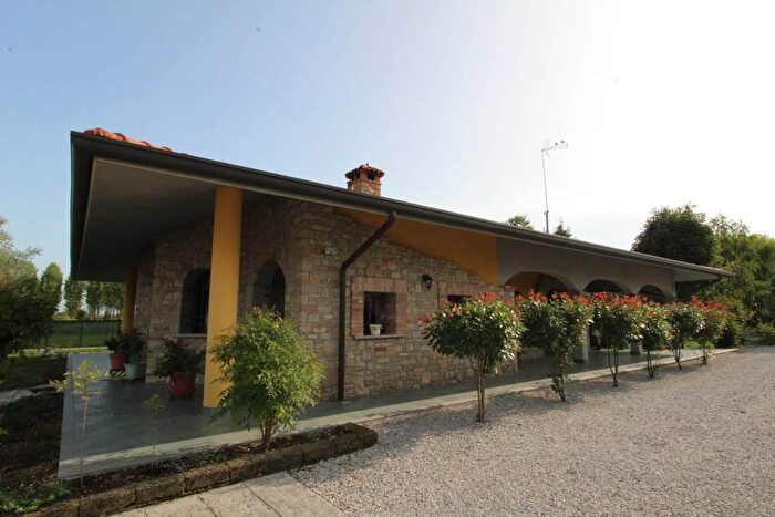 Casa con 6 locali in vendita in Via del Sassello, San Michele Al Tagliamento