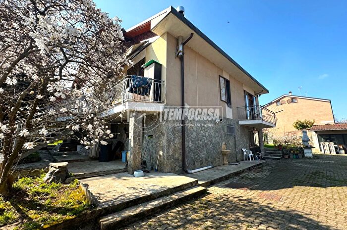 Case in Vendita e in Affitto - 3