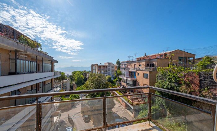 Appartamento con 5 locali in vendita in Via Posillipo, Napoli