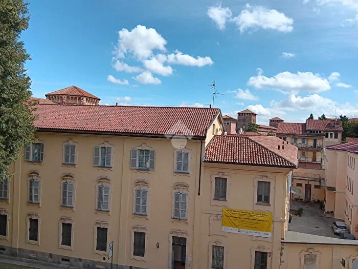 Appartamento trilocale in vendita in Piazza S Pietro in Ciel dOro, Pavia