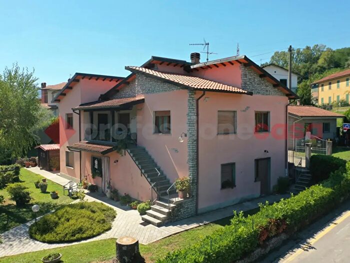 Casa con 5 locali in vendita in Località Ca di Matteo, Molazzana