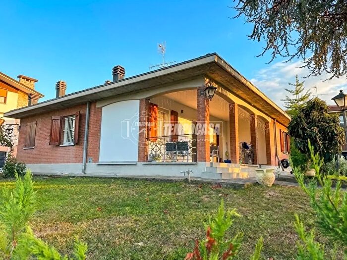 Casa con 5 locali in vendita in Via Circonvallazione Ovest, Marano Sul Panaro