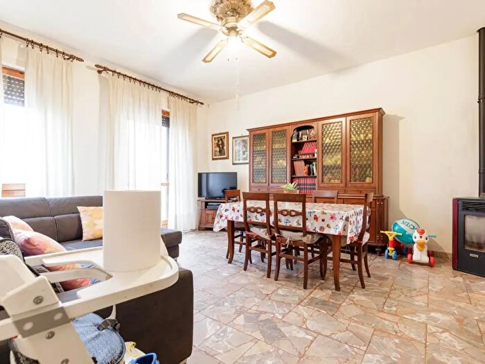 Appartamento con 5 locali in vendita in Via Don Maglioni, Campi Bisenzio