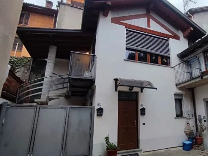 Appartamento bilocale in affitto in Via Giuseppe Sirtori, Carugo