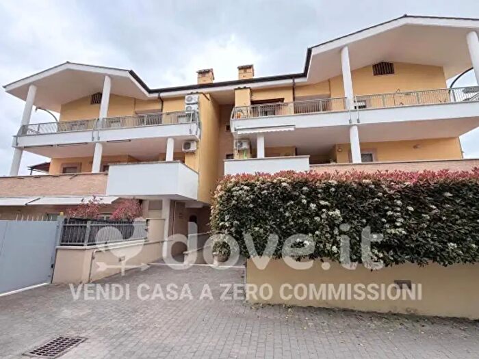 Appartamento trilocale in vendita in Via Sulbiate, Roma