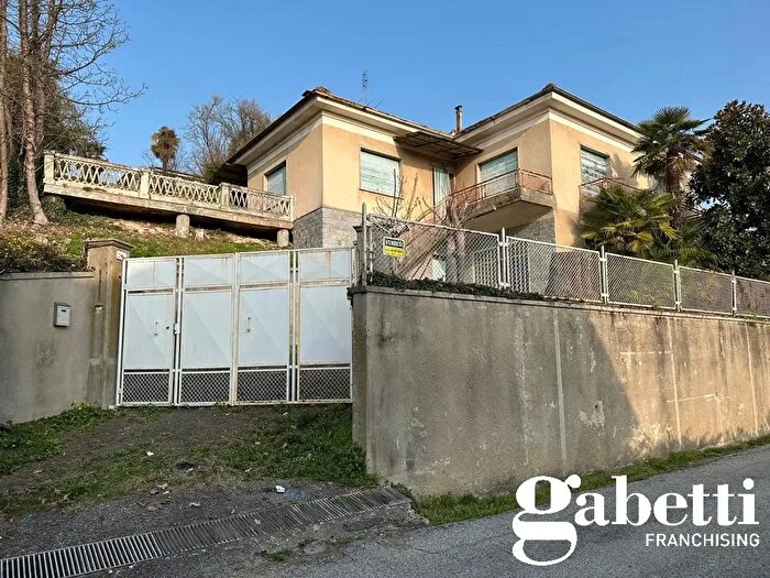 Casa con 5 locali in vendita in Via Aresca, Mombercelli