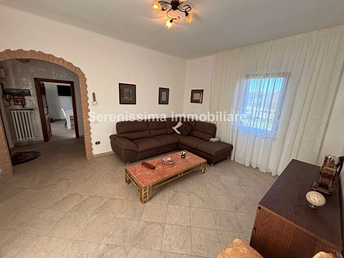 Casa con 7 locali in vendita in Tavullia