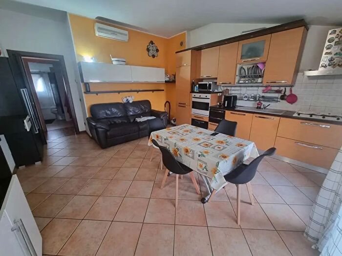 Appartamento trilocale in vendita in Via Marconi, Limbiate