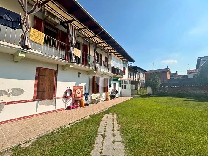 Casa con 7 locali in vendita in Via San Carlo, Borgo Vercelli