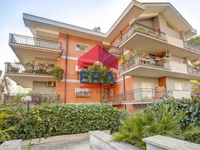 Appartamento con 5 locali in vendita in Via Padre GaFilippini, Roma