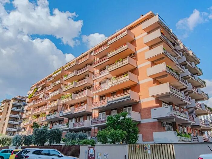 Appartamento trilocale in vendita in Via Vitaliano Brancati, Roma