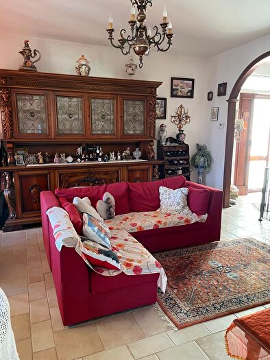 Casa con 9 locali in vendita in Carrara