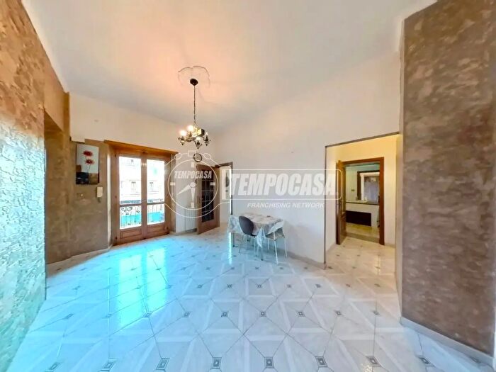 Appartamento trilocale in vendita in Via Belmonte, Torino