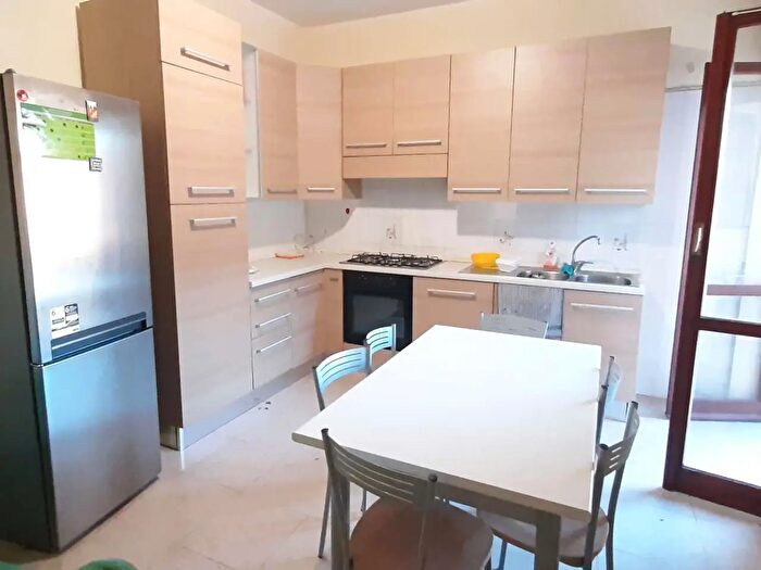 Appartamento con 5 locali in affitto in Via Genova, Catanzaro