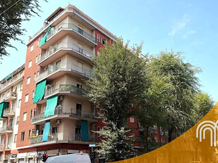 Appartamento trilocale in vendita in Via Breglio, Torino