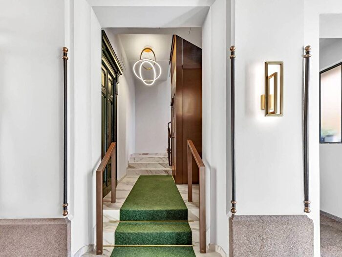 Appartamento trilocale in affitto in Via Meravigli, Duomo, Milano