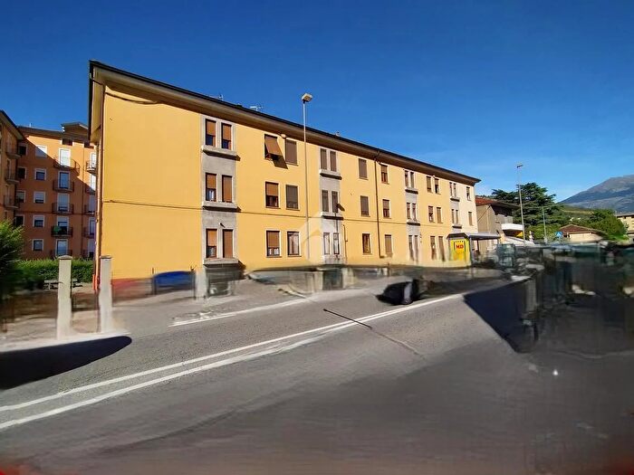Appartamento quadrilocale in vendita in Via Giuseppe Garibaldi, Aosta