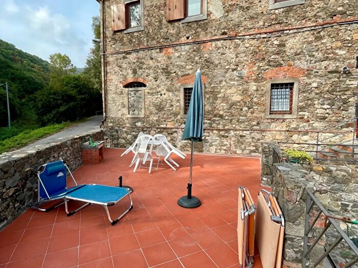 Casa con 6 locali in vendita in Sarzana