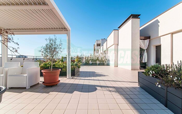 Appartamento trilocale in vendita in Via Alessandro Manzoni, Lainate