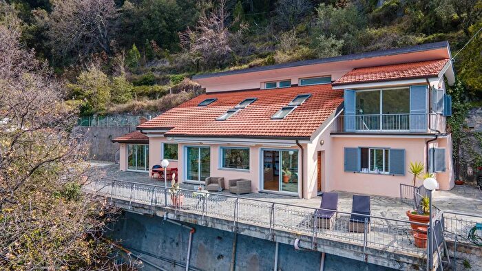 Casa con 7 locali in vendita in Ventimiglia