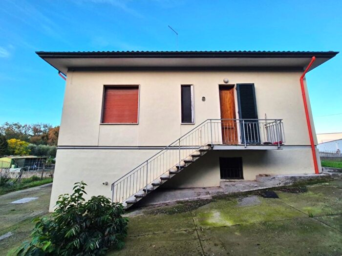 Casa quadrilocale in vendita in Castelfranco Di Sotto