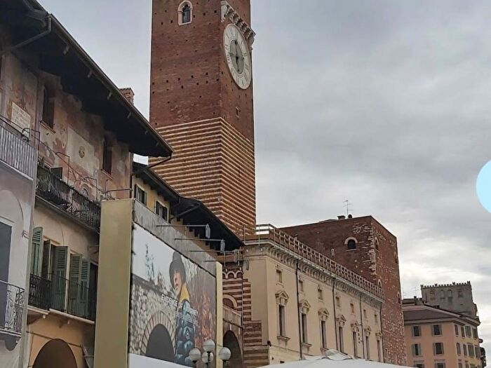Appartamento con 6 locali in affitto in Corso Porta Borsari, Centro Storico, Verona