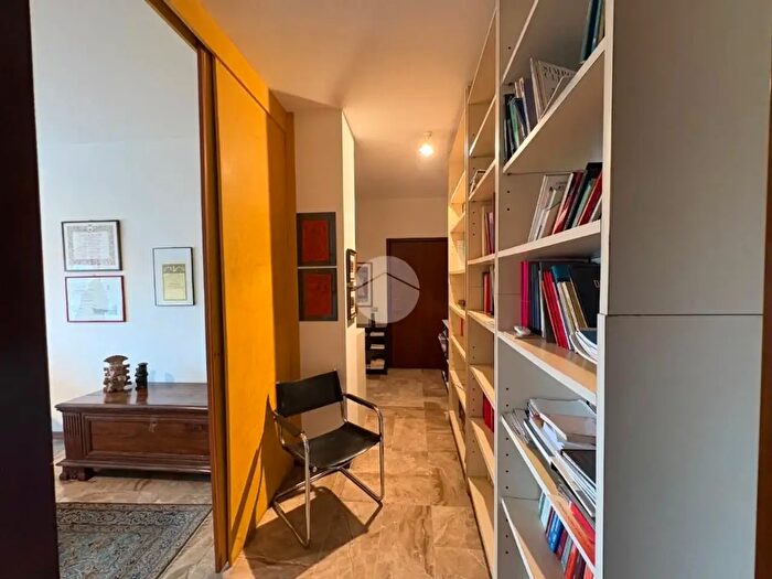 Appartamento trilocale in vendita in Via Creta, Brescia