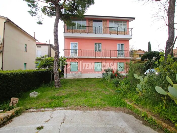 Appartamento quadrilocale in vendita in Via Alberto Mario, Fermo