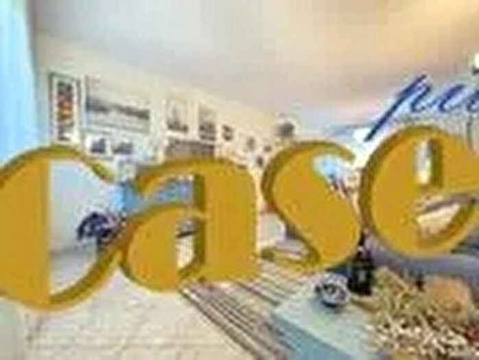 Casa con 10 locali in vendita in Camaiore