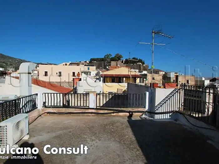 Appartamento con 6 locali in vendita in Vico Morfeo, Lipari