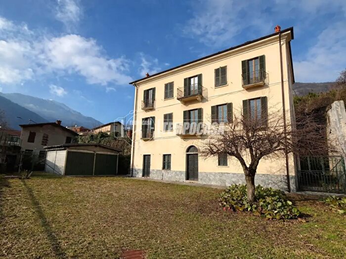 Casa con 12 locali in vendita in Pont Canavese