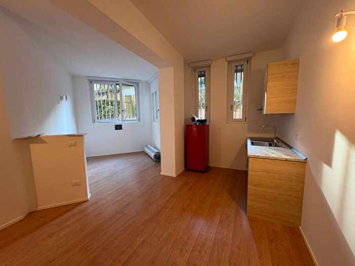 Appartamento monolocale in affitto in Via Lorenteggio, Giambellino, Milano