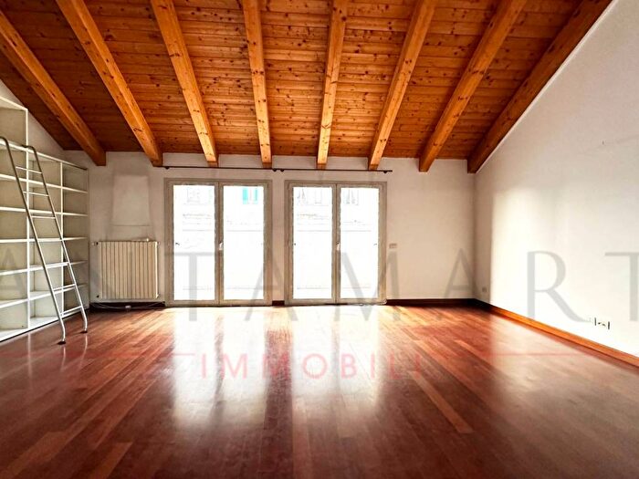 Casa trilocale in affitto in Missori, Milano