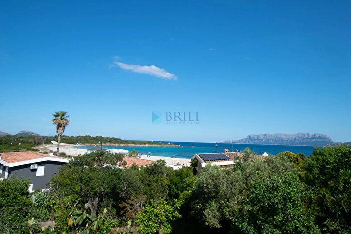 Casa con 7 locali in vendita in Olbia