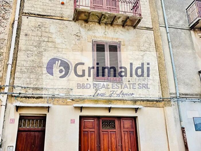 Casa con 8 locali in vendita in Via Garibaldi, Polizzi Generosa