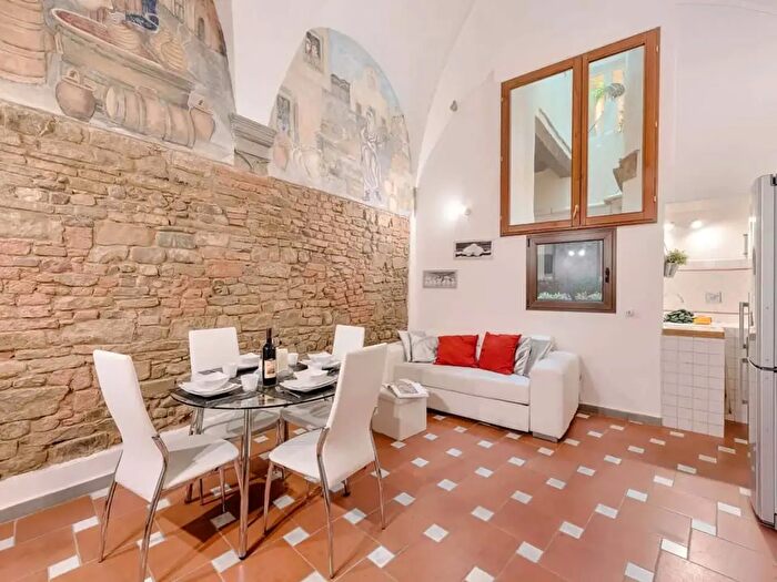 Appartamento monolocale in affitto in Borgo Tegolaio R, Firenze