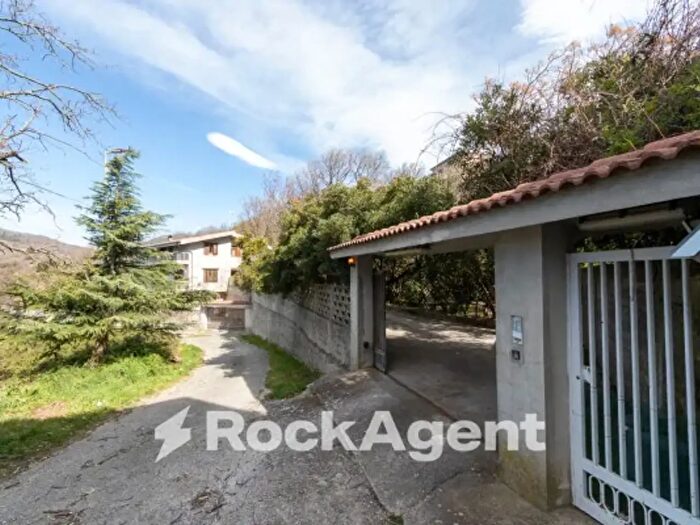 Casa con 6 locali in vendita in Via Onofrio Colace, Catanzaro