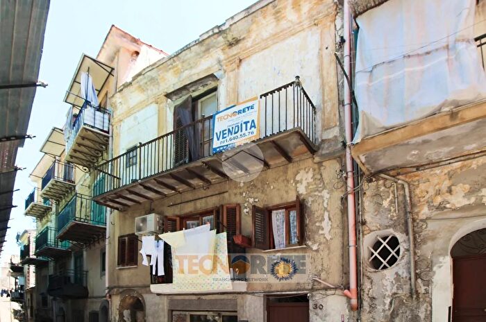 Casa con 7 locali in vendita in Via Palermo, Monreale