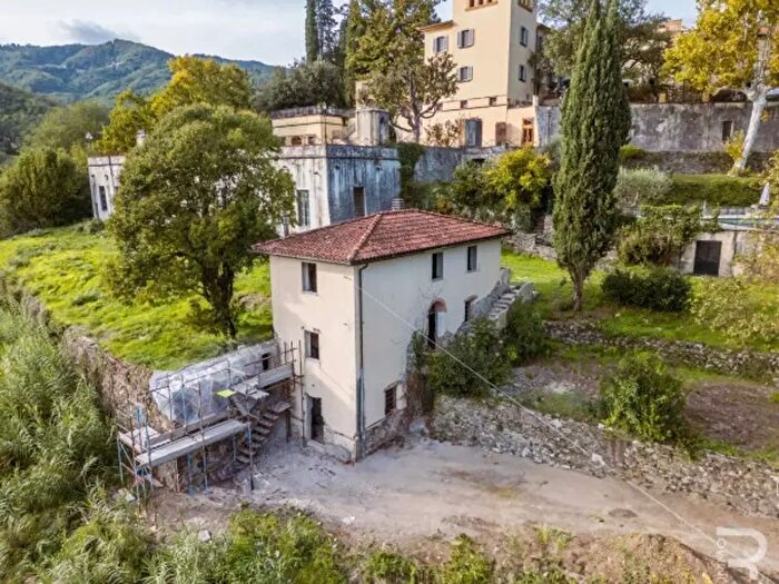Casa con 5 locali in vendita in Via di Igno, Pistoia